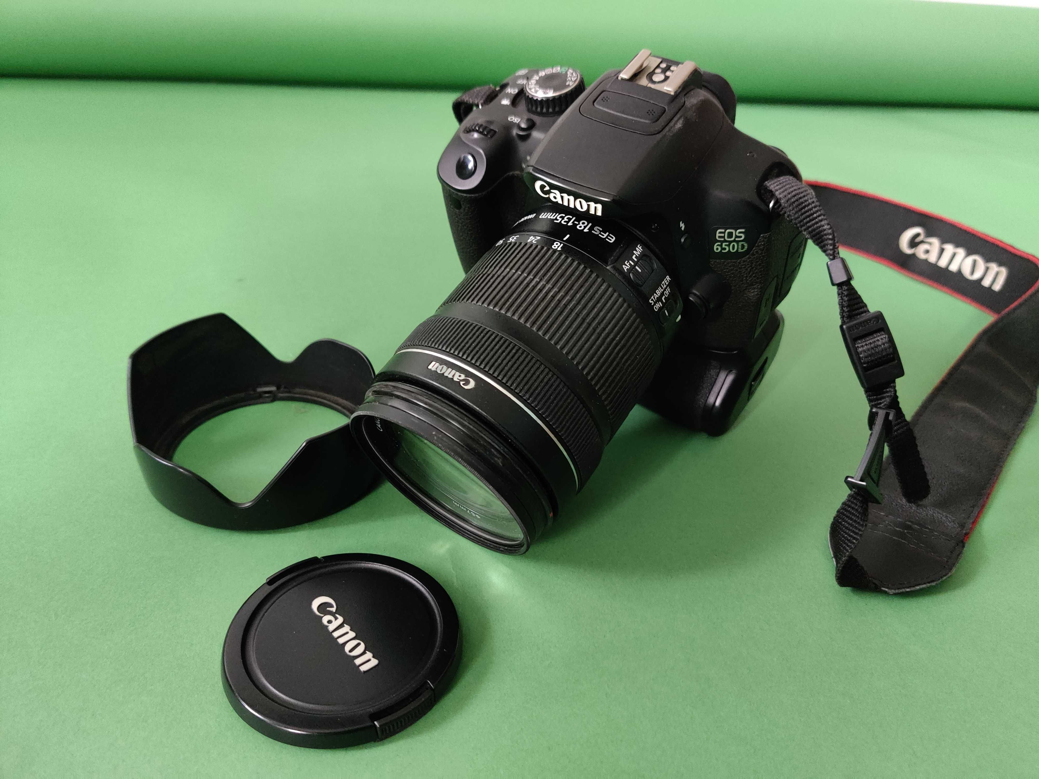 Canon 650D + 18-135mm +бустер + велика сумка
