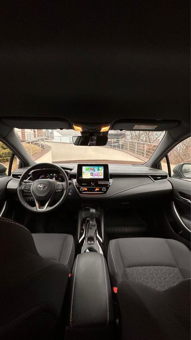 Toyota Corolla 2022 Hybryd hybryda benzyna 1.8 kombi przebieg 32tys km