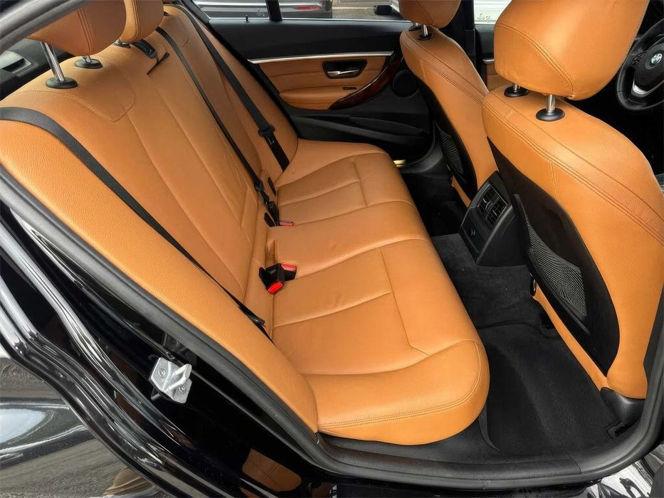 BMW 3 Series 330i      2018