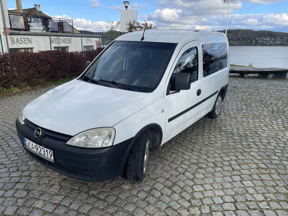 Opel Combo 1.3 diesel 2010r. Hak klima