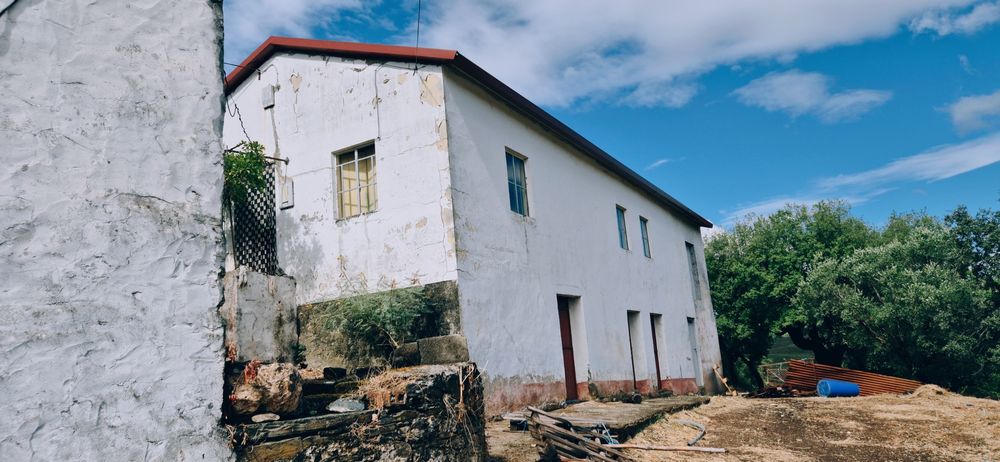 Moradia inserida em terreno de 3.700 m².