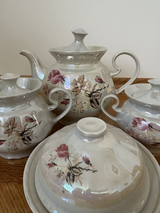 Сервіз/набір посуду із вставками перлини