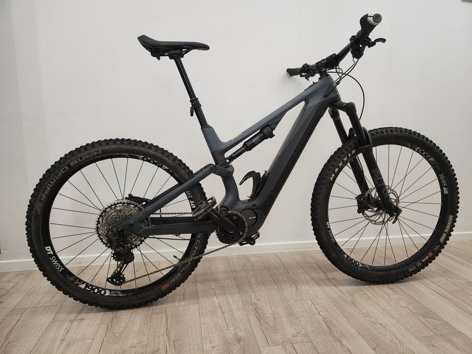 Canyon Spectral:ON CF 7. Shimano EP8. 630 Wh. Rock Shox Lyrik Select