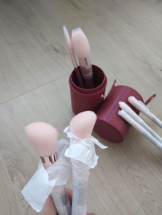 Nowe pędzle Douglas zestaw 7 szt.