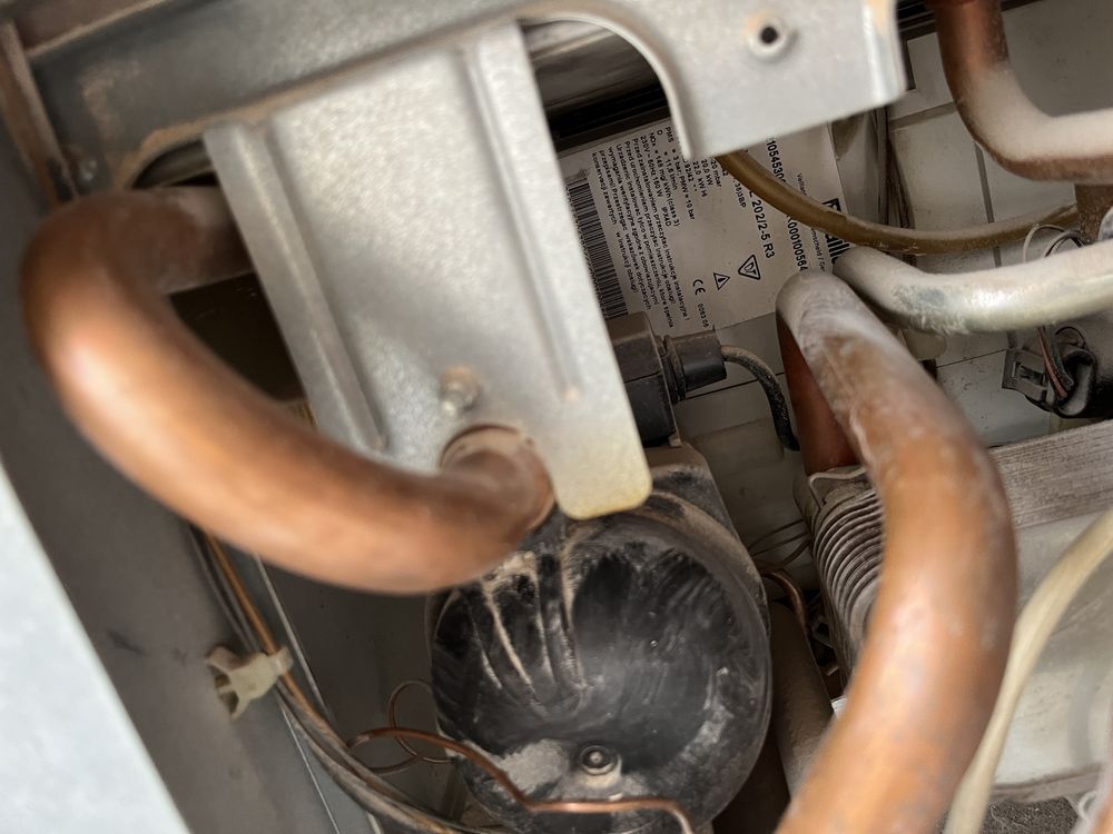 Sprzedam kocioł gazowy Vaillant VUW 240/2-5 R3 – sprawny, 24 kW