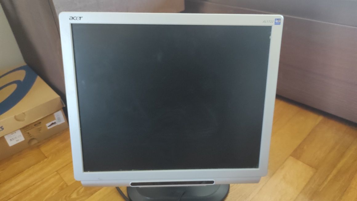 Monitor Acer 17" para desocupar