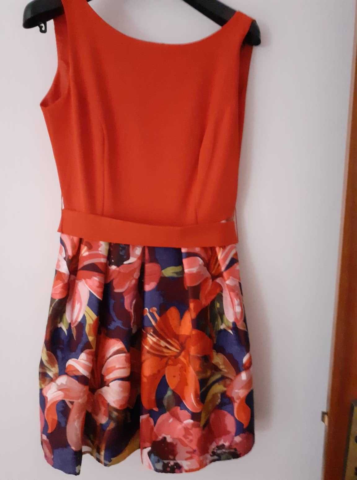 Vestido estampado e liso para cerimónia ou dia a dia