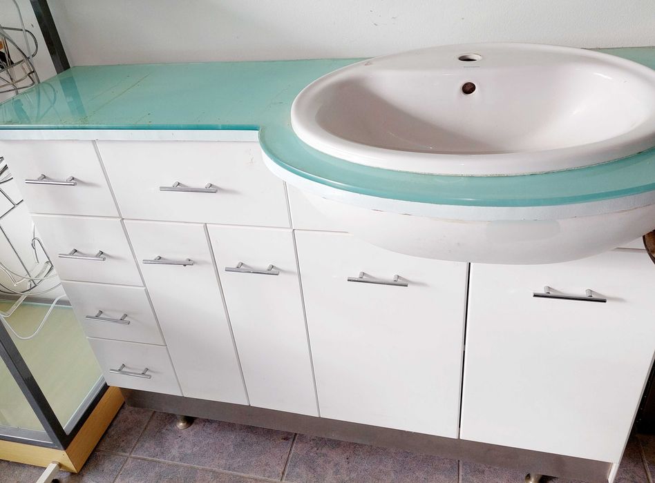 Louças sanitárias, Espelhos, Lavatórios, Esquentador e mais