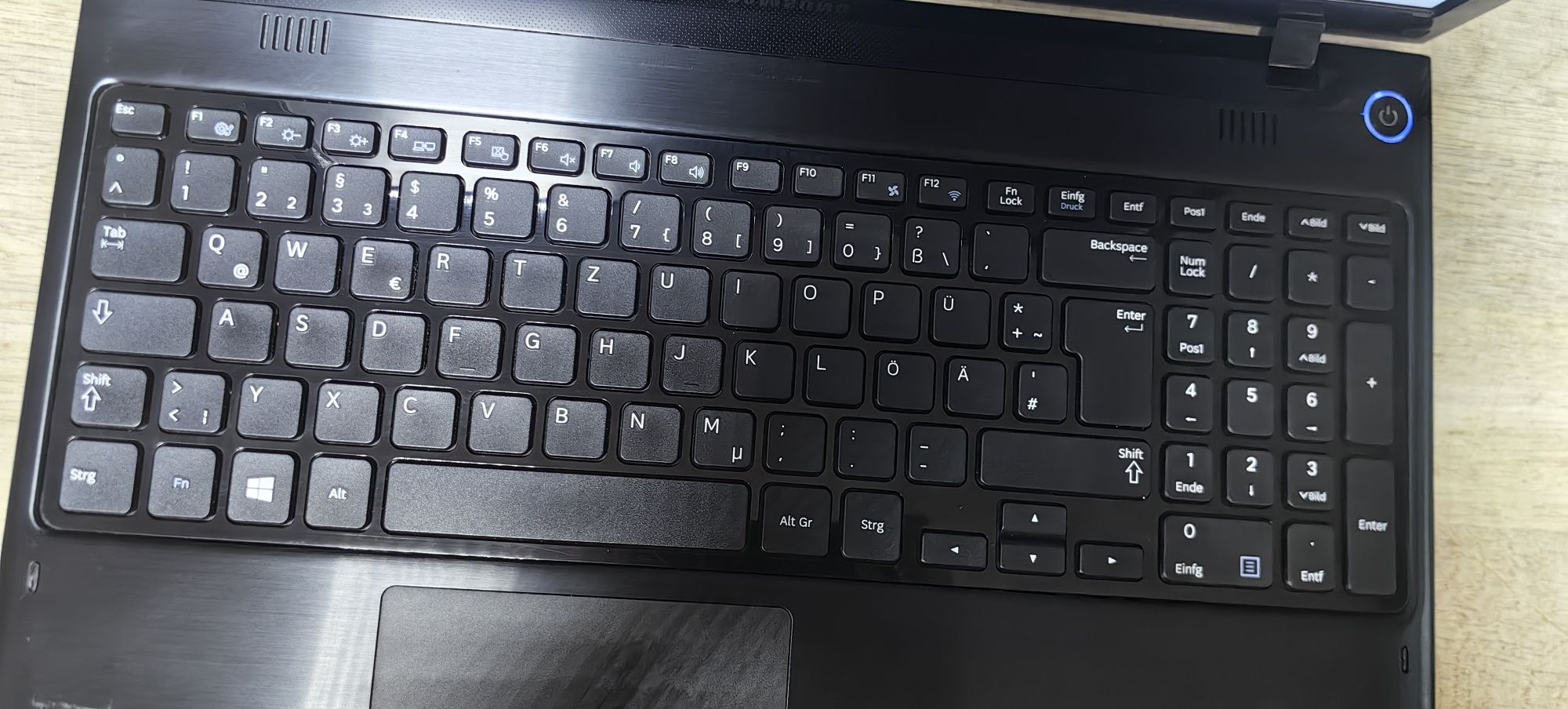 Ноутбук Samsung 355e/AMD E2-1800/Ram 4Gb DDR3 /HDD 500Gb /Video 1Gb HD