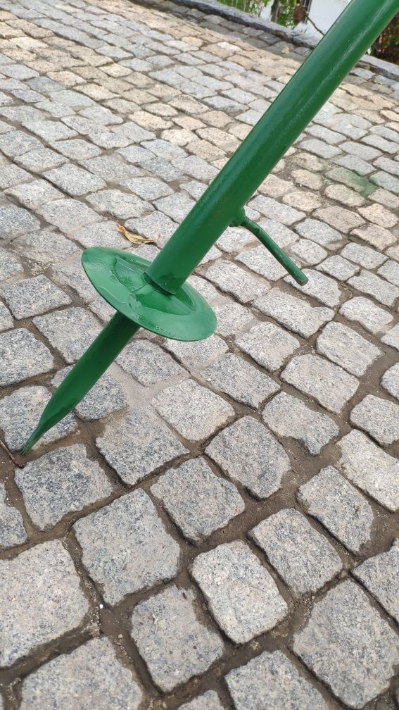 Tripé para bico de rega