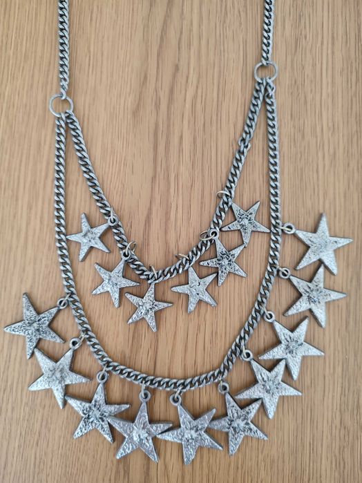 Colar prateado estrelas