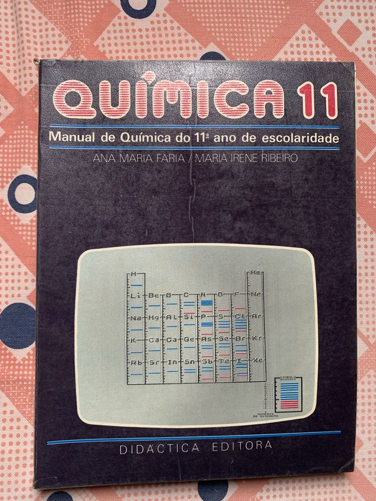 “Química 11” de Ana Maria Faria e Maria Irene Ribeiro