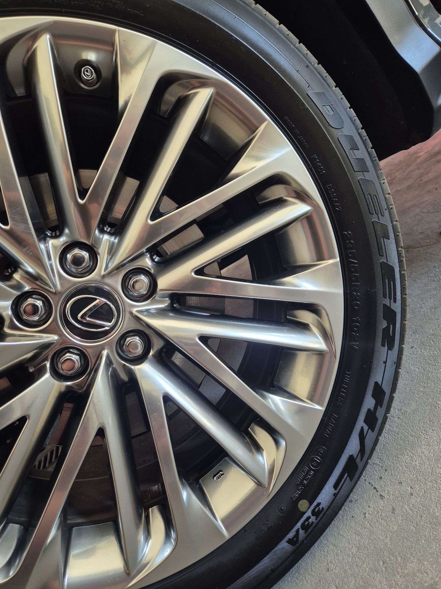 Bridgestone 235/55/R20