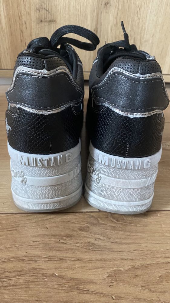 Sneakersy Mustang 41