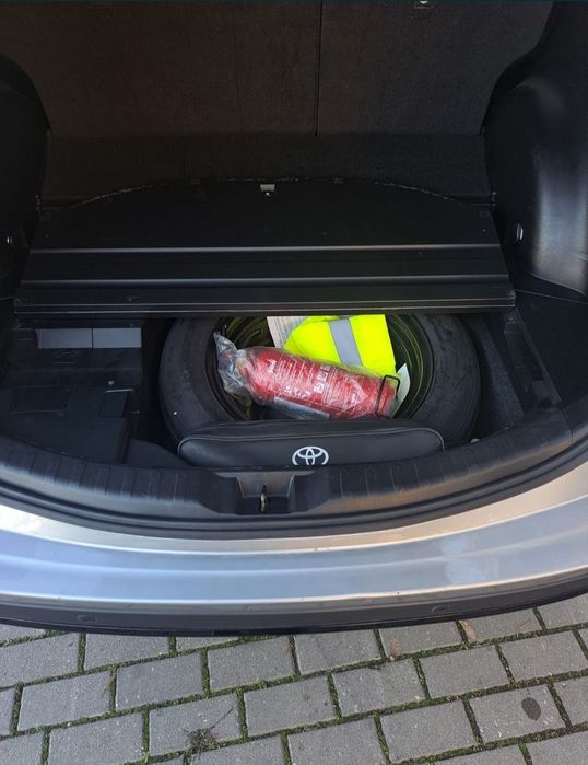 Toyota  RAV 4 modelo pure dark hybrid  23.800