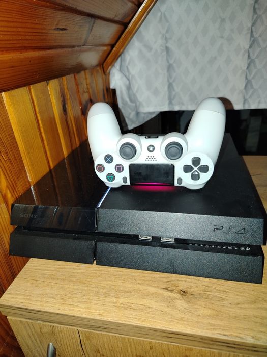 Sprzedam konsole PS4 stan idealny
