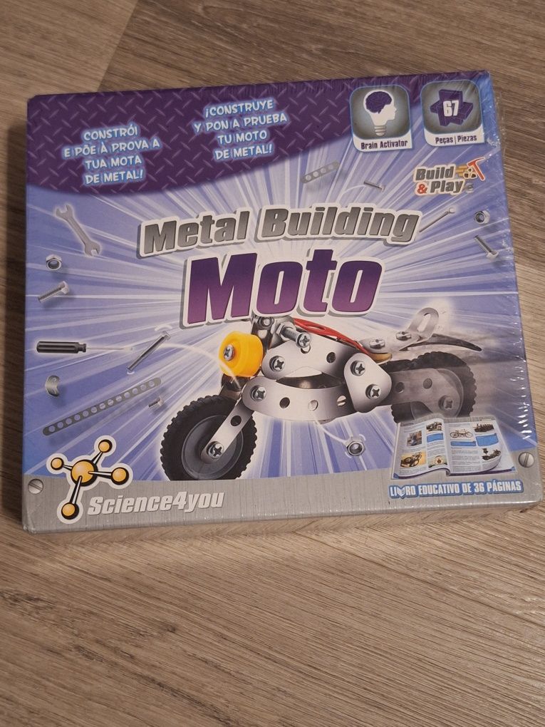 Jogo science4you constroi uma moto embalado