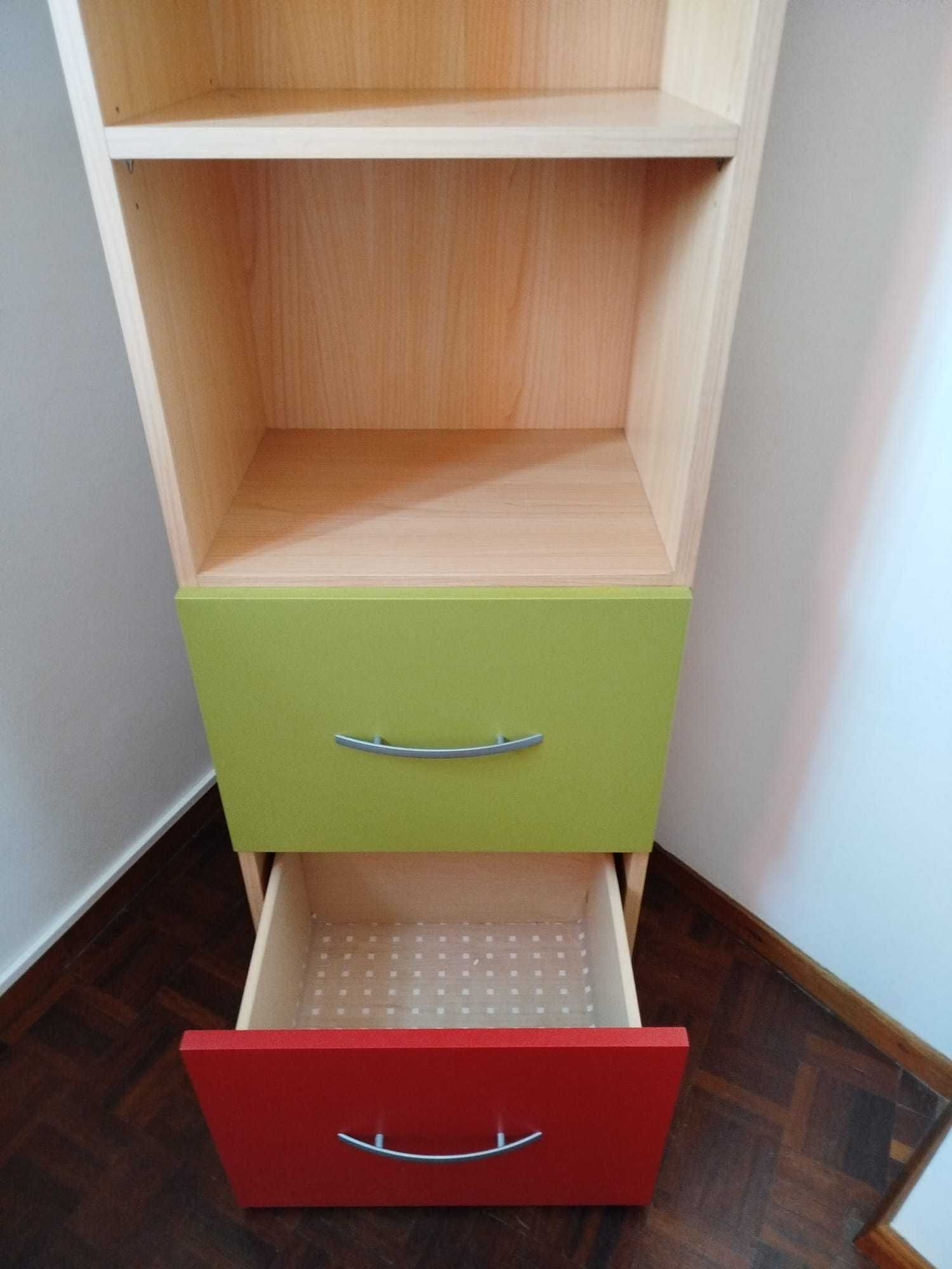 Quarto de criança praticamente novo