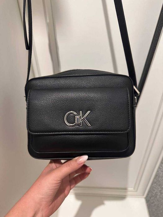 Сумка Calvin Klein  Re-Lock Camera Bag W/Flap_Pbl K60K612538