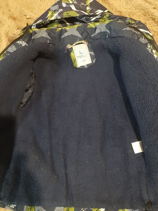 Продам зимнюю детскую куртку