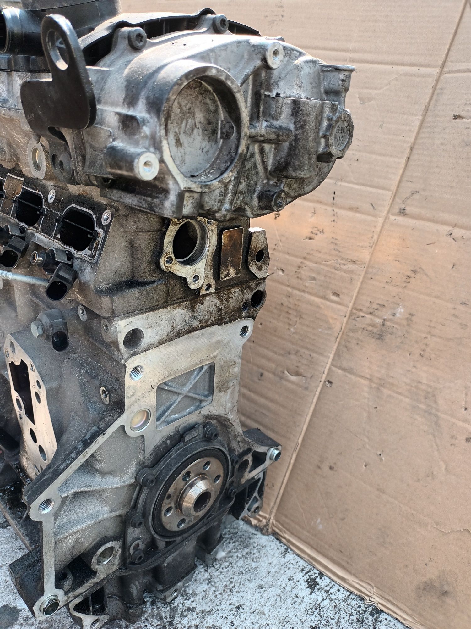 Silnik na części  głowica Wał tłoki korbowdy vw audi skoda BLR 2.0 fsi