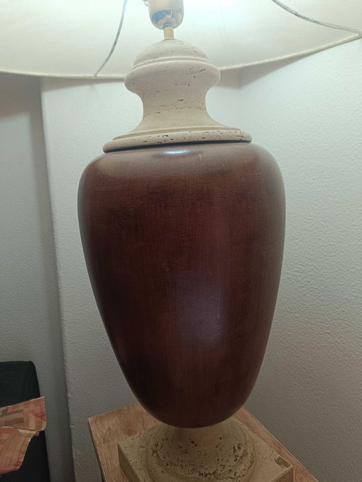 Vendo candeeiro de apoio a sala