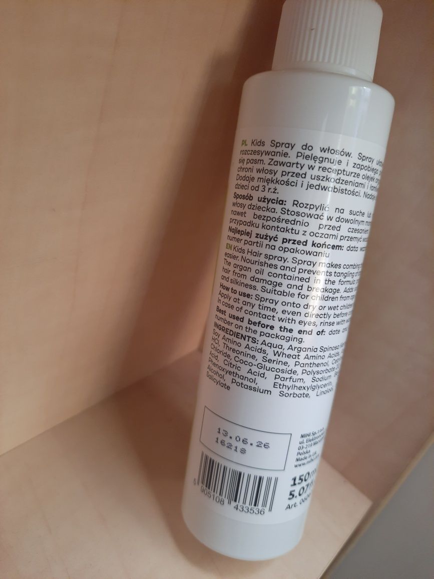 Spray ułatwiający rozczesywanie włosów