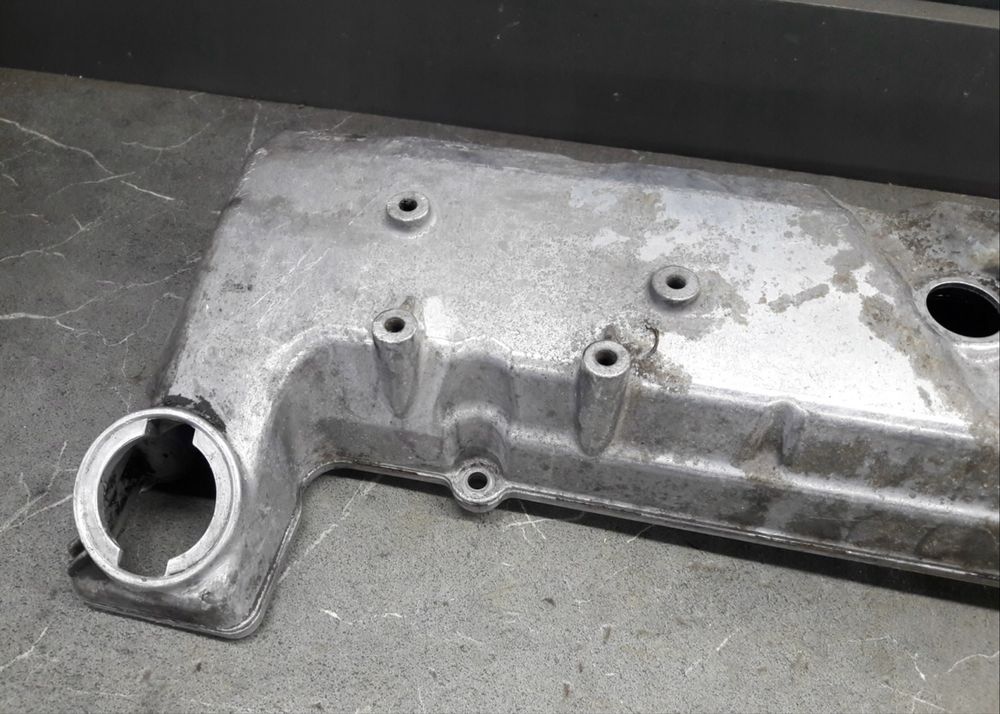 Крышка клапанная ГБЦ 2.0 2.3 OM 601 Mercedes Sprinter Vito A6010161505