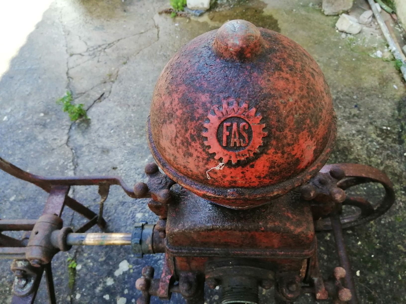 Bomba de vinho antiga, CASA FAS