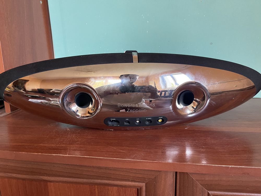 Колонка Bowers wilkins zeppelin