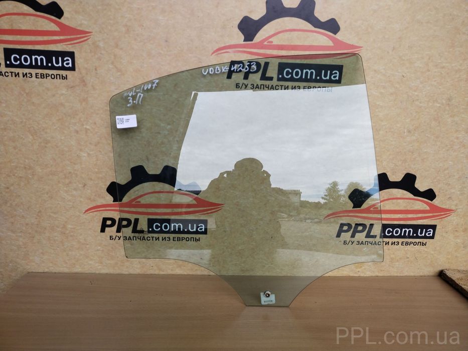 Mercedes C W203 00-07 седан стекло двери заднее правое 02 год