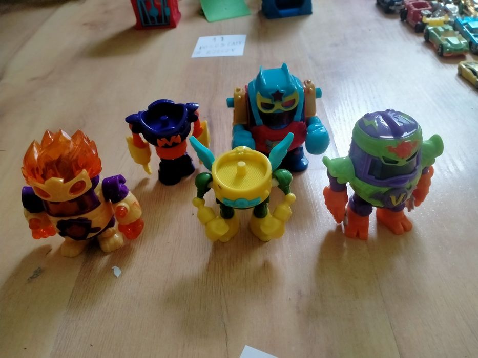 Roboty zabawki ludziki super zings