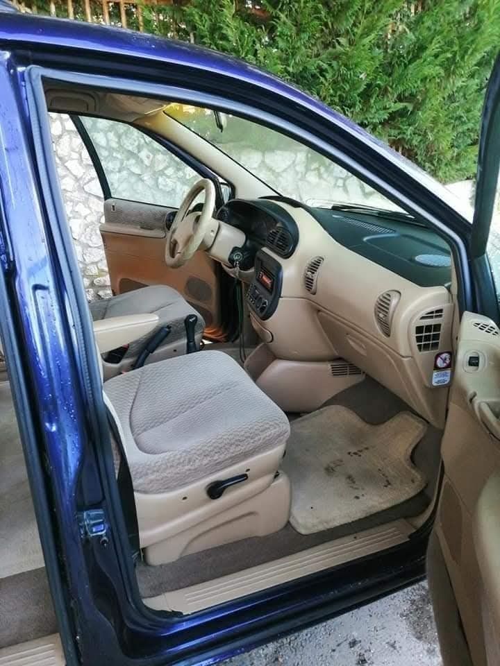 Chrysler voyager 2.5 CRD Limited 7lugares ano2000 pneus novos