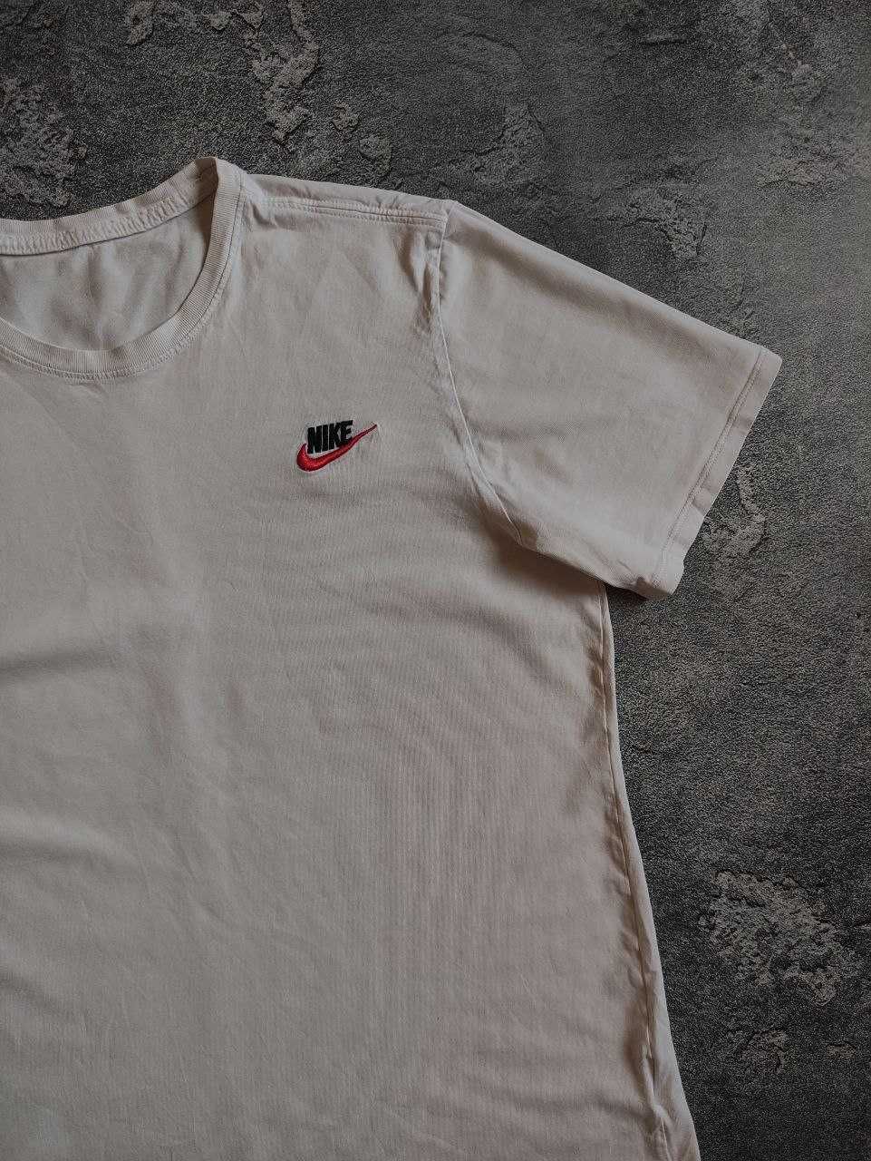 Футболка біла Nike оригінал. Розмір L