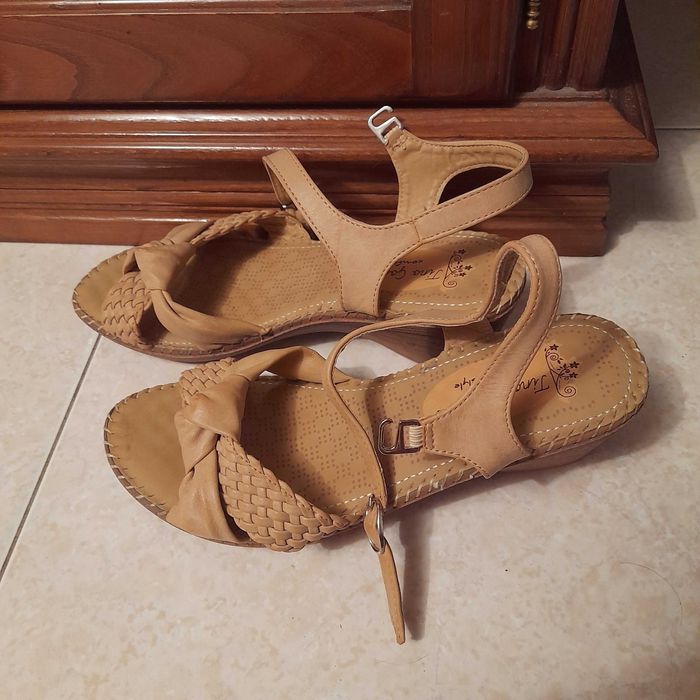 Sandálias baixas bege