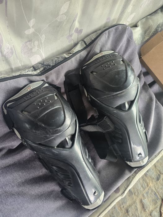 Мото наколінники Vega