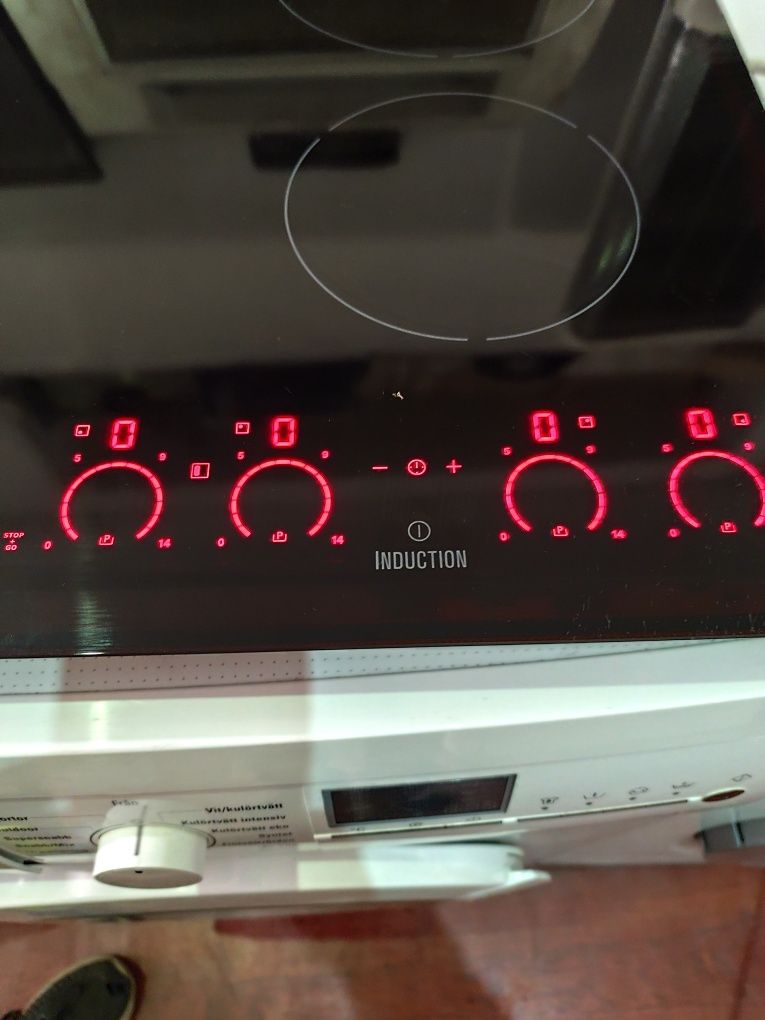 Płyta indukcyjna Electrolux.