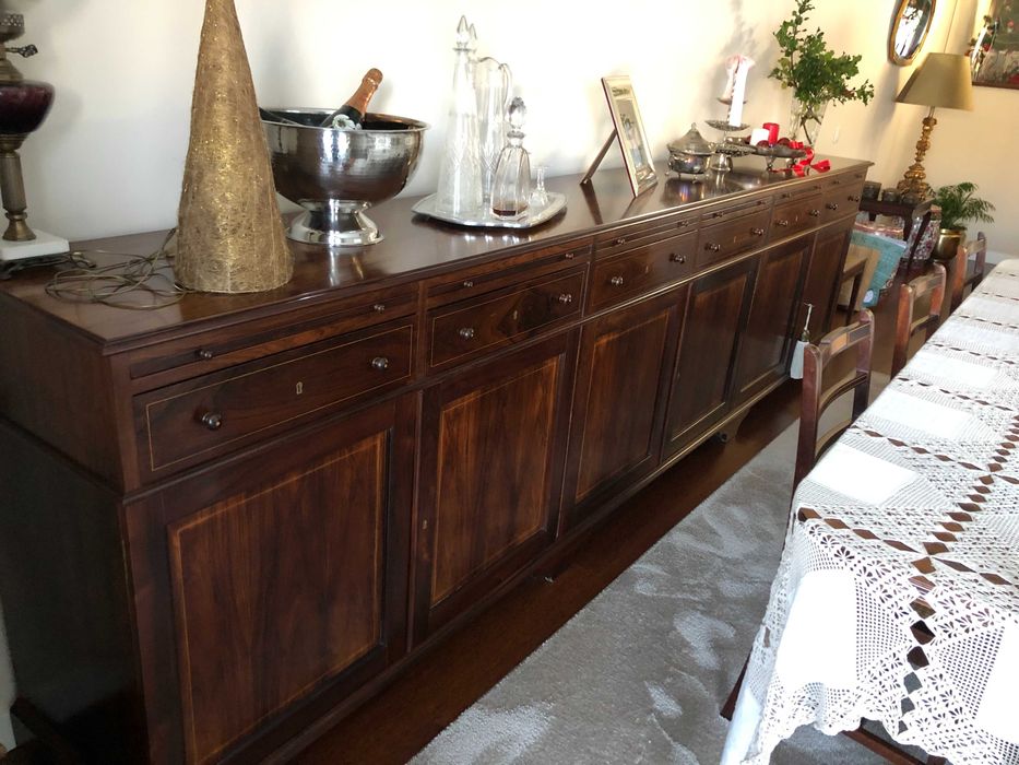 Fantástico Aparador em Pau-Santo