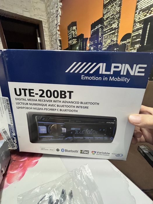 Alpine UTE-200BT