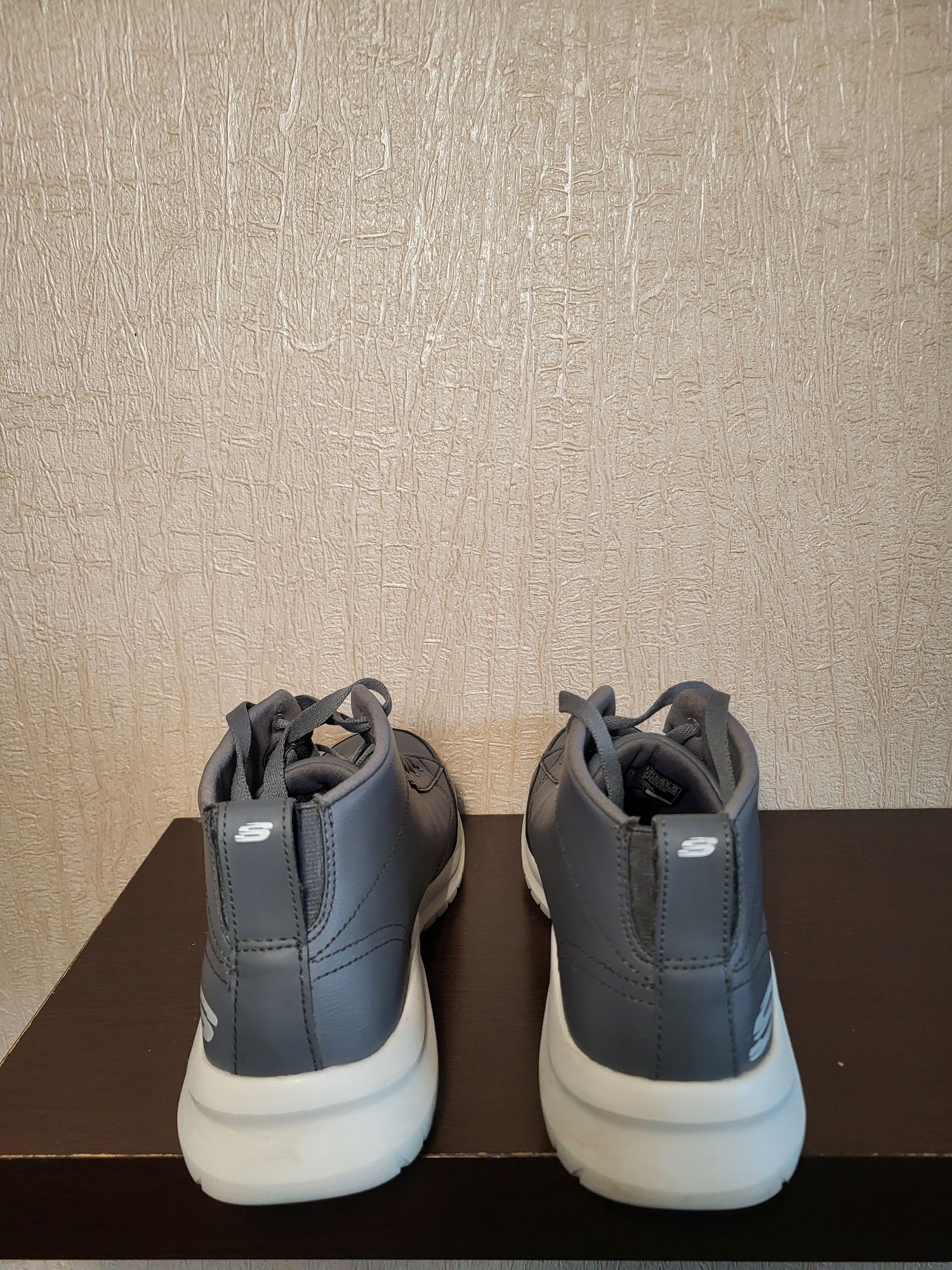 Продаються черевики Skechers, 41,5 розмір