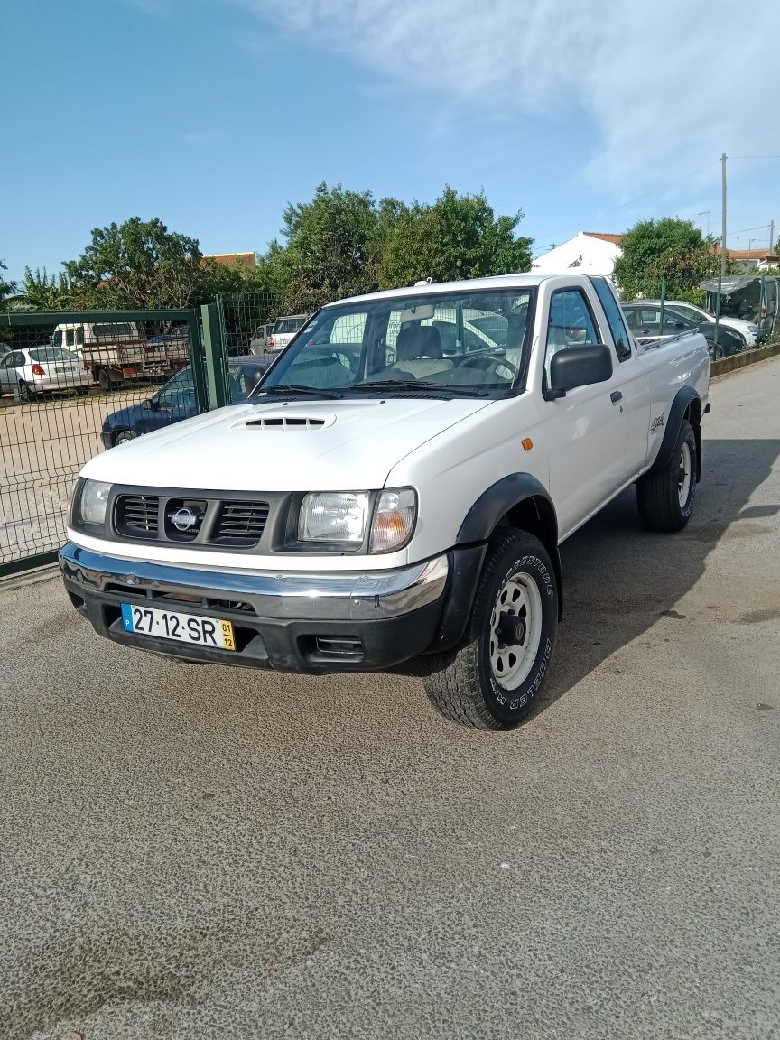 Nissan Pickup D22 poucos km 4x4