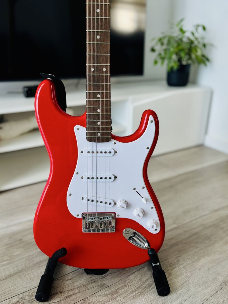 Sprzedam gitarę elektryczną Squier – stan idealny, użyta raz!