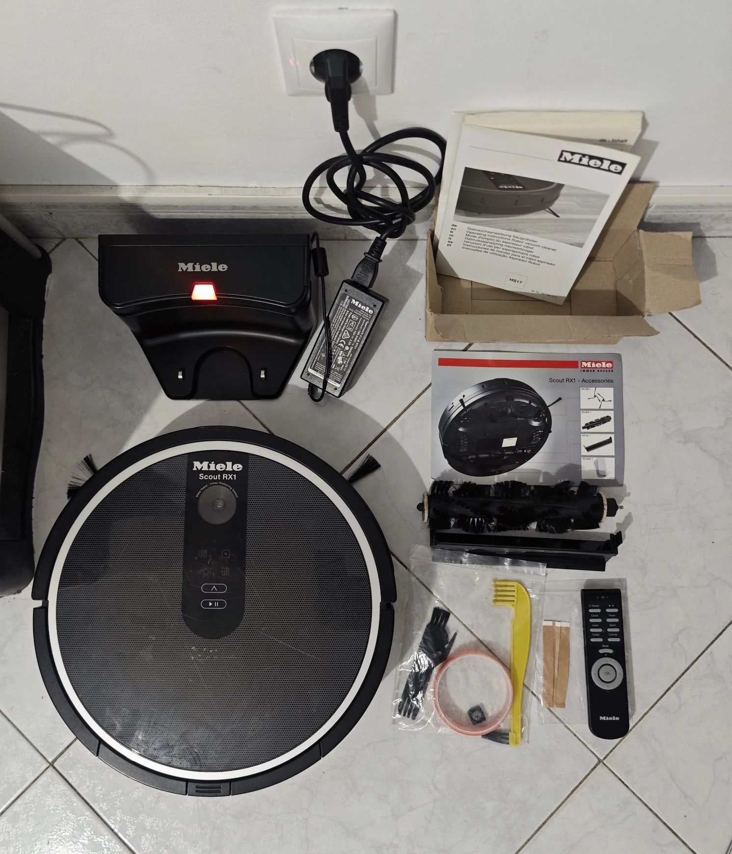 Aspirador robot Miele Scout RX1 com acessórios (avariado)