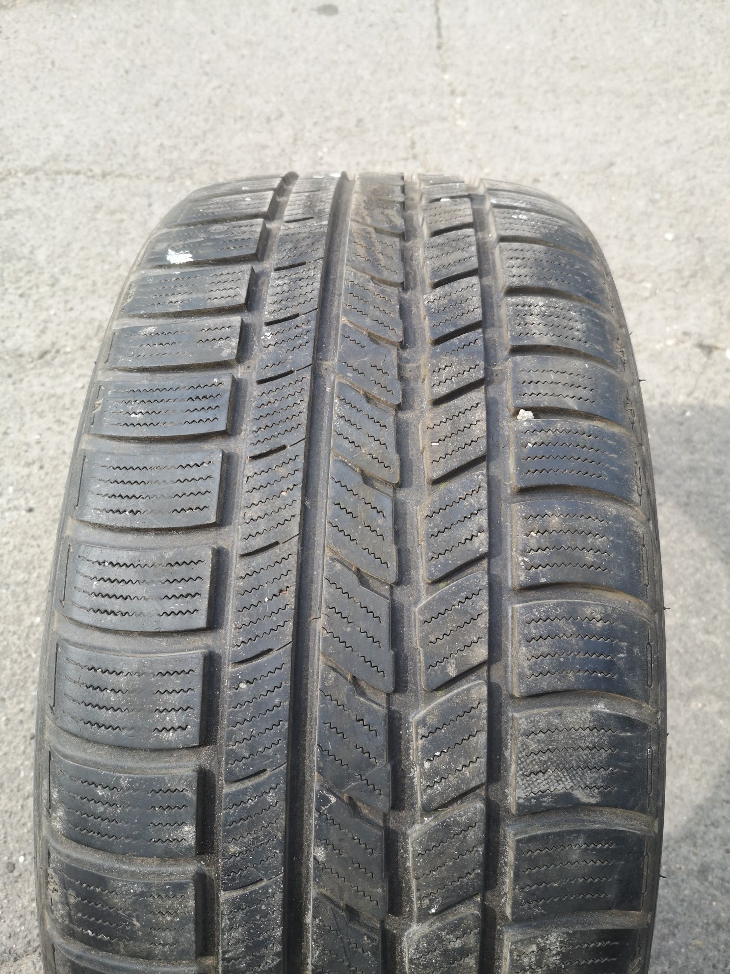 Roadstone 255 40 R19