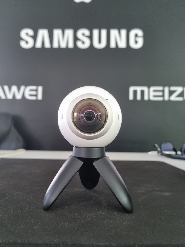 Екшн-камера Samsung Gear 360 (SM-C200NZWASEK)