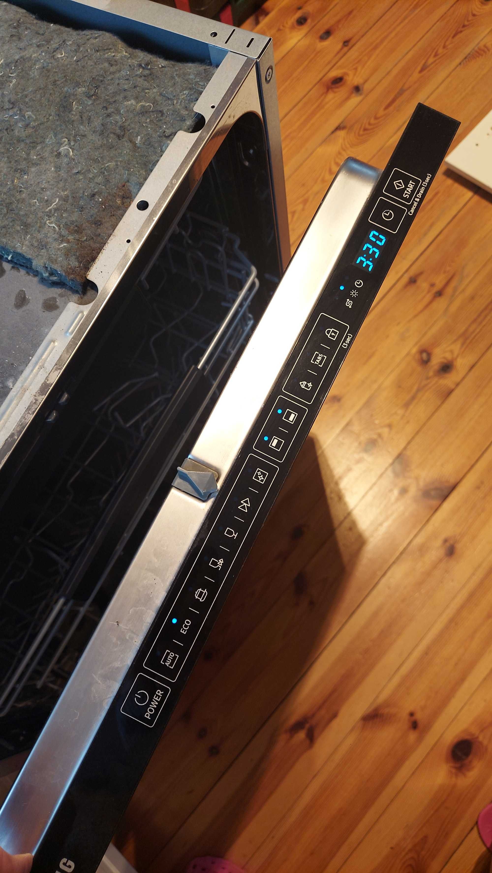 Zmywarka SAMSUNG DW60A6090BB do zabudowy 60 Uszkodzona uszczelka dolna