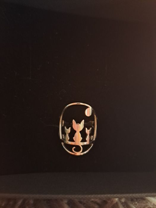 Anel em aço com gatinhos