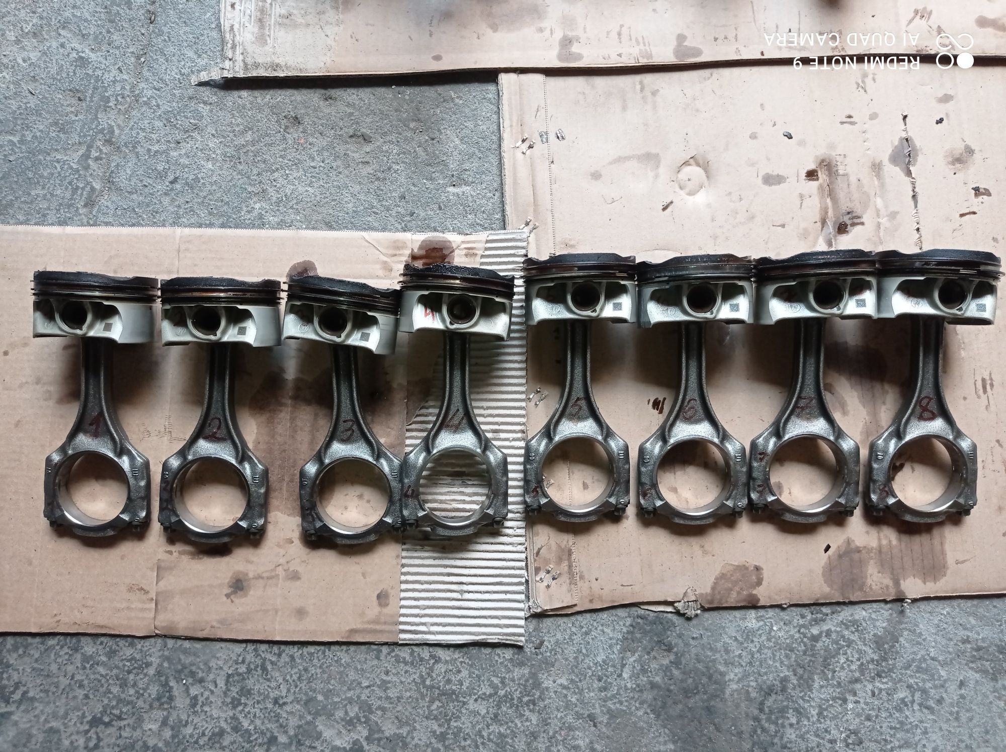 Tłoki z korbowodami silnika 4.4 V8. N63B44D. BMW