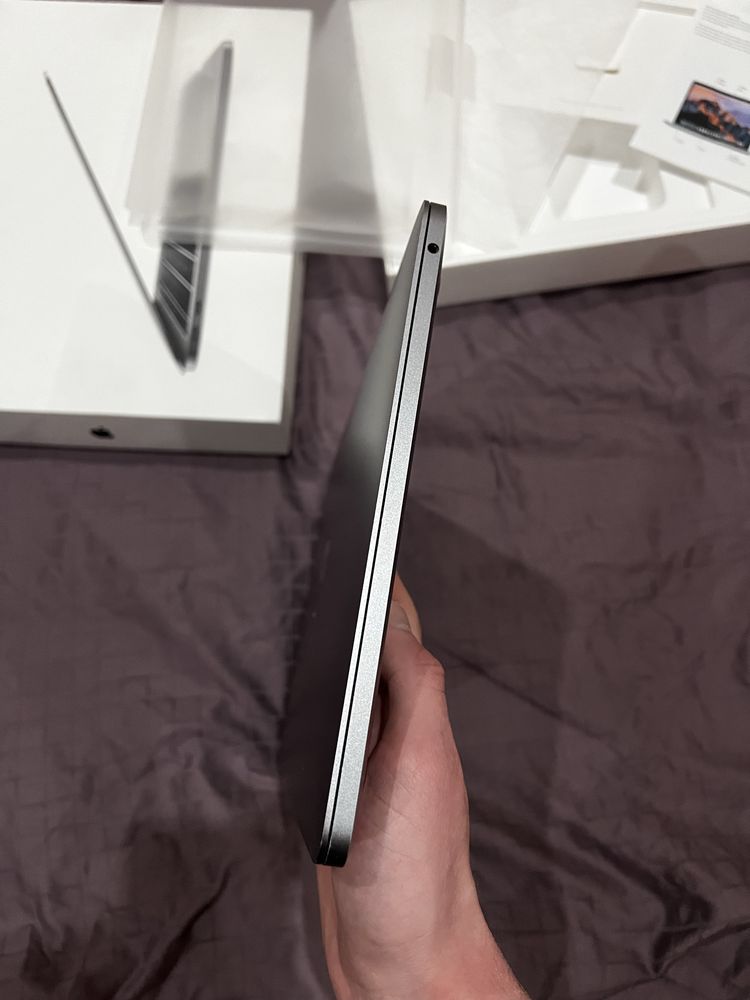 MacBook Pro 13 2017 8/256 ідеальний стан
