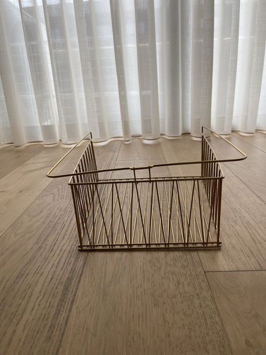 Cesta suspensa dourada IKEA